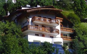 B&B HOTEL CENTRAL - Zimmer - Studios - Apartments